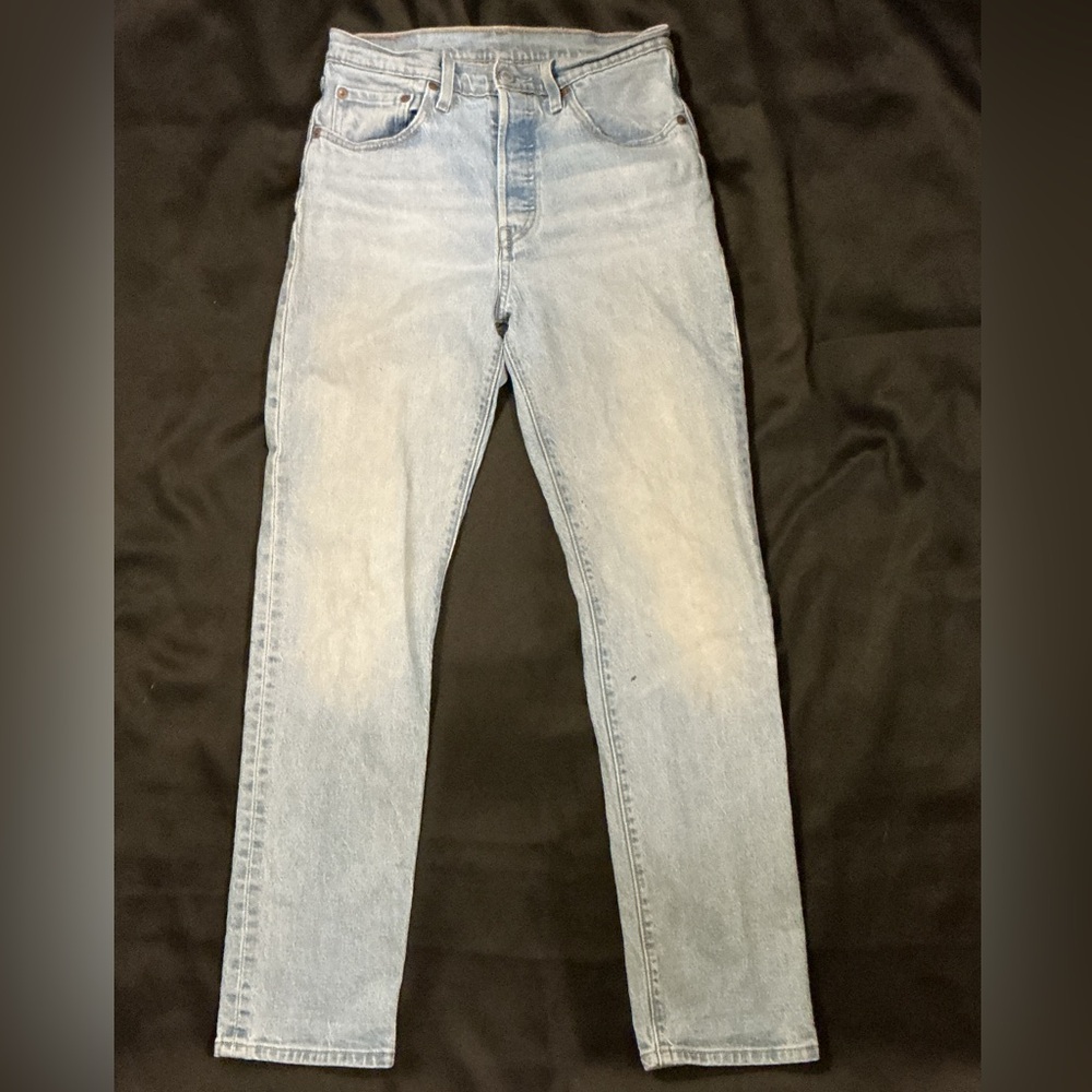 Women’s Levi Jeans Light Blue Size 27x32 Straight Leg Authentic Denim Fashion